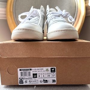 VEJA V-15 leather Extra White natural size eur 39/ US 8 New in Box